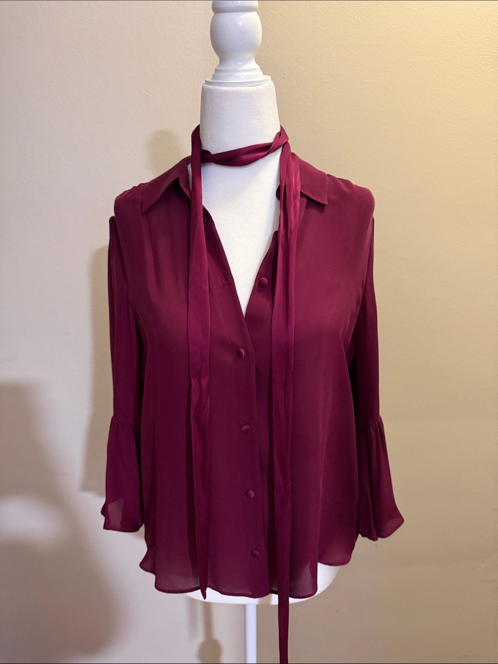 ALICE + OLIVIA Women’s Burgundy Button Blouse - Picture 3 of 3